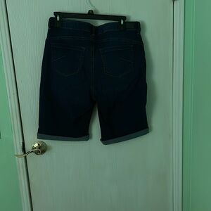 Jones New York Bermuda shorts. Royal wash color.